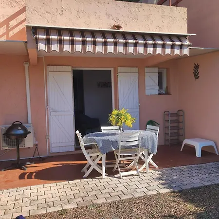 Apartament Joli Avec Jardin Dans Avec Piscines