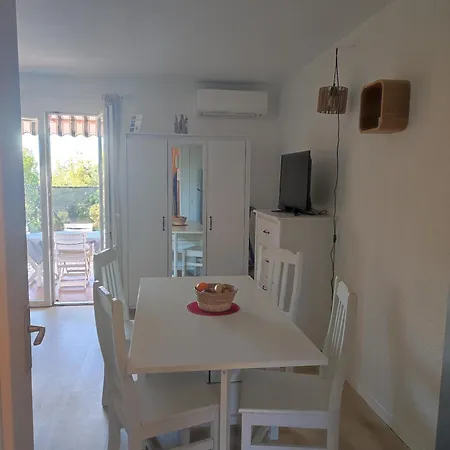 Joli Avec Jardin Dans Avec Piscines Apartament Saint-Raphaël