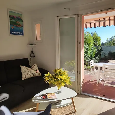 Apartament Joli Avec Jardin Dans Avec Piscines Saint-Raphaël