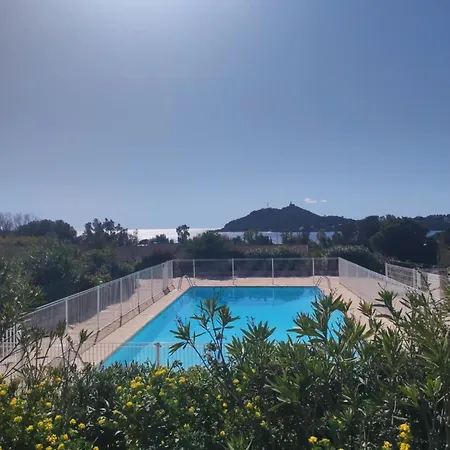 Joli Avec Jardin Dans Avec Piscines Apartament