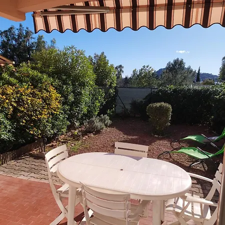 Joli Avec Jardin Dans Avec Piscines * Saint-Raphaël